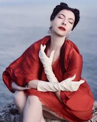 Chrysta Bell - Free pics, galleries & more at Babepedia