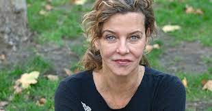 Doch seinem charme kann selbst die spießige referendarin karoline herfurth n. Schauspielerin Margarita Broich Uber Un Gluck Und Schlechtes Gewissen Chrismon