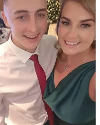 Hey coming from the Uk beginning of may to get married. We are looking for  a place to eat with great views not to expensive for 10 of us . Thanks I'm