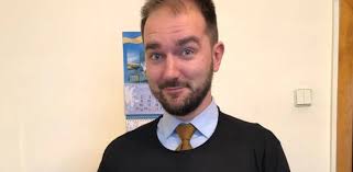 Громадський активіст та кандидат у депутати до верховної ради україни від голосіївського району олександр юрченко хоче змінити застарілу загниваючу систему. Z Dribnogo Zlodiya U Korupcioneri Nardep Yurchenko Vkrav Chotiri Plyashki Piva Zhurnalist Visokij Zamok