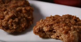 Avoine Pommes Et Erable Enfin Une Galette Qui Ne Durcit Pas En Refroidissant Bien Oui C Est La Verite De Desserts With Biscuits Desserts Dessert Recipes