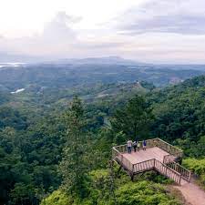 Parks and preserves are protected, not by park rangers or park police, but by the honduran army. Panacam Proyecto Aldea Global