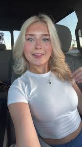 Mollie Lindsey's Instagram, Twitter & Facebook