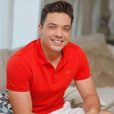 Wesley oliveira da silva (fortaleza, 6 de setembro de 1988), mais conhecido como wesley safadão, 1 é um cantor, produtor musical, empresário e apresentador brasileiro.começou a carreira em 2003 liderando a banda garota safada e, a partir de 2007, ganhou notoriedade na região nordeste, e logo passou a ter projeção nacional, se apresentando em todas as regiões do brasil. Wesley Safadao Agent Manager Publicist Contact Info