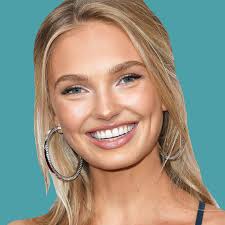 Victoria S Secret Model Romee Strijd Strengthens Her Glutes With This Lower Body Move Self