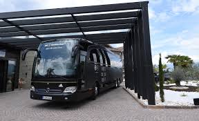 Man lernt dieses showgeschäft besser kennen, sagte markus gisdol lächelnd mit blick auf die acht. Dfb Team Deutscher Wm Bus Ziert Spezieller Slogan Mopo De