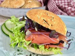 Rezept Fur Aip Brotchen Mit Hefe Und Maniokmehl Hashimoto Und Co Paleo Autoimmunprotokoll Aip Aip Rezepte Rezepte Essen