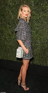 Rosie Huntington Whiteley Looking Gorgeous Supporting Chanel Rosiehuntingtonwhiteley Model Fa Rosie Huntington Whiteley Style Rosie Huntington Style Fashion