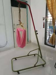 Gerakan yang ditimbulkan ayunan sangat disukai oleh bayi sehingga membuat tangisnya mereda. Tiang Ayunan Bayi Dan Kain Jaring Ayunan Perlengkapan Bayi 782195340
