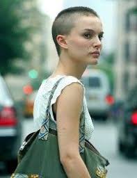 Saclari Kazitmak Sac Dokulmesini Onler Mi Kisa Sac Natalie Portman Kel Kadin