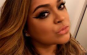 Hoje em Novo Mundo: Thomas e Anna anunciam namoro