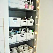 If your dorm room has its own bathroom, you may have to get creative with storage, especially since your roommate will need space, too. Dorm Bathroom Ideas Survival Hacks Diy Dorm Bathroom Decor Ideas Clever Diy Ideas Dorm Room Bathroom Ideas Dorm Bathroom Decor Dorm Bathroom