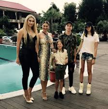 Reghecampf, escapadă în deltă cu un prieten și două domnișoare. Gestul UriaÈ™ FÄƒcut De Anamaria Prodan Pentru Fiul Lui Reghe I A Dat Pe ToÈ›i Pe Spate