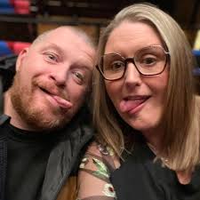 What expanding foam can I use to make stuff for aquarium? Also safe paint?