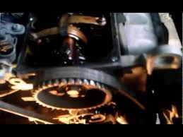 Momentul schimbării distribuţiei este specificat în distribuţiile pe lanţ se schimbă la intervale de timp mult mai lungi decât cele pe curea, de obicei la peste 180.000 km. Curea Distributie Logan 1 4 Rupta Youtube