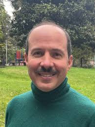 De sobremesa: Juan Gil, ópera prima de J. E. Rivera