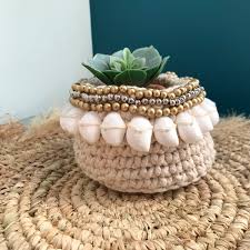 Les idées ne manquent pas sur la toile internet ! Cache Pot Panier Crochete Main Avec Coquillages Cousu Bali Marcel Meduse