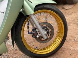 Honda karisma 125d modification detail : Honda Karisma Berkeranjang Jadi Gahar Kaki Sangar Rodanya Gambot Gridoto Com