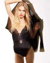 Watch premium and official videos free online. Daphne Groeneveld Wears Sleek Looks For Harper S Bazaar Turkey Fashion Gone Rogue Bloglovin