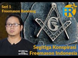 Freemasonry (bahasa inggris) atau freemasonry pada zaman modern dimulai dengan berdirinya grand lodge di london, inggris pada tahun 1717. Segitiga Konspirasi Freemason Di Indonesia 1 Youtube