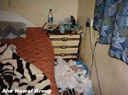 غرفة نوم غير مرتبة