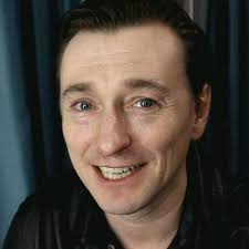 Родился сергей безруков 18 октября 1973 года в москве, в семье актёра и режиссера виталия безрукова и домохозяйки натальи безруковой. Sergej Bezrukov Vypustil Tretij Klip Svoej Gruppy Krestnyj Papa Vokrug Tv