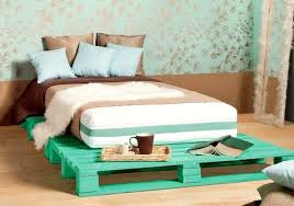 Idee per il riuso e il riciclo di pallet in legno per realizzare arredi fai da te con stile e personalità. Arredamento Con Bancali Di Legno 24 Idee Per La Casa Con I Pallet Archzine It