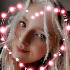 Mindy Moreland's Instagram, Twitter & Facebook