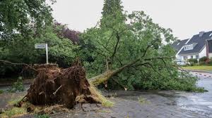Aktuell starkes gewitter im raum calw/pforzheim. Zahlreiche Schaden Durch Unwetter Im Norden Von Monchengladbach