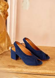 Féminines et bien proportionnées, elles mettent en valeur la ligne du mollet et rendent la silhouette plus svelte détails et informations couleur: Escarpins Lou Bleu Marine Cuir Bovin Sezane