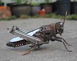 Retaille Sculpture En Metal D Une Sauterelle De Champ De Recuperation Issu De Recycle Art Original Et Unique Scrap Metal Art Metal Art Scrap Metal