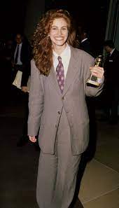 Il primo ruolo importante della roberts è con il film drammatico fiori d'acciaio (1989), con cui si aggiudica il golden globe per la migliore attrice non protagonista e riceve la candidatura all'oscar nella medesima categoria. Julia Roberts S Smiling Pictures Over The Years Popsugar Celebrity