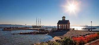 There are several really good places to eat, whether you're looking for a meal or just some ice cream, and cute stores, too. On The Water York County Tourism Va