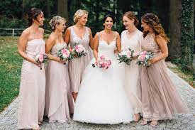 Welche frisur als gast bei einer hochzeit? So Viel Kostet Den Gast Eine Hochzeit Im Durchschnitt Wonderwed Blog