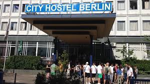 1700 is elke werkdag telefonisch bereikbaar van 9 tot 19 uur. North Korean Diplomats Are Beating Sanctions To Raise Cash With This Berlin Hostel