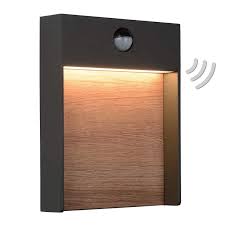 Led Aussenwandleuchte Jellum Mit Holzdekor Von Lucide Led Aussenwandleuchte Led Aussenleuchten