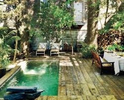 Zo Maakt U Van Een Kleine Tuinoppervlakte Een Groene Oase Small Backyard Design Backyard Small Backyard Pools
