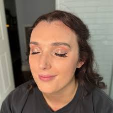 The Hive Beauty Bar 🐝 Peyton Collins Makeup Hair (@the_hivebeautybar) •  Instagram photos and videos