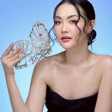 👑 Morning Crown Morning Queen 👑 Mrs. Thailand World 2025 คุณชนิตา  ศรีดาเกษ เครธอร์น (คุณแซมมี่) ตัวแทนจังหวัดนครนายก ควีนแห่งเวที Mrs.  Thailand World 2025 ที่สะท้อนทั้งความงดงามและความเข้มแข็ง  ควีนแซมมี่พร้อมนำพลังหญิงไทยไปสู่เวทีระดับโลกด้วยความ ...