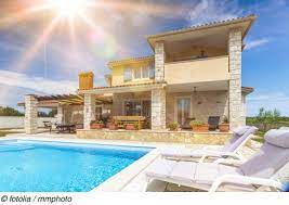 Hier präsentieren wir ihnen unsere auswahl an ferienhäusern in kroatien mit pool und hoffen das sie bei der suche fündig werden. Dalmatien Ferienhaus Mit Pool Mieten Kroatien