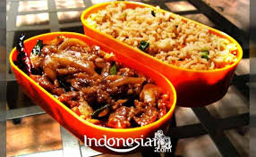 Bukan cuma rasanya yang pedas saja, namun ada beberapa manfaat sambal dan sensasi tersendiri kalau kamu makan sambil ditemani sambal. Resep Plecing Kangkung Sambal Dadak Enak Cobain Deh