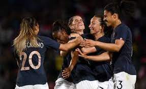Quand il n'avait que 7 ans, le petit antoine griezmann rêvait déjà d'équipe de france. Equipe De France Feminine On Aimerait Que Ce Soit Demain Les Bleues Ont Des Fourmis Dans Les Jambes Et Deja Hate D Y Etre