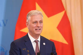 十二月在美國許多地方已經是冰天雪地了, 南加的山上也是準備迎接冬天雪, 不過在洛杉磯縣(los angeles county)平地秋天似乎還沒有離開, 尤其是在以孔雀聞名的. X94mvokm9inpbm