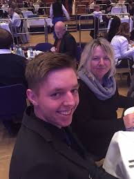 Bester Florist-Azubi 2016 B-W kommt von Blumen Martin aus Achstetten.  Maximilian Martin hat bei der Landesbestenehrung der  Baden-Württembergischen IHK in Pforzheim im Rahmen einer stimmungsvollen  Feierstunde die Urkunde über die beste Abschlussprüfung