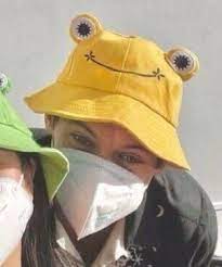 Harry Styles With Frog Hat In 2021 Harry Styles Photos Harry Styles Pictures Harry Styles