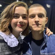 «байки из склепа», «лангольеры», «удивительные истории». Tom Holland Pobrilsya Nalyso Radi Set Kinoteatrov Karo Facebook