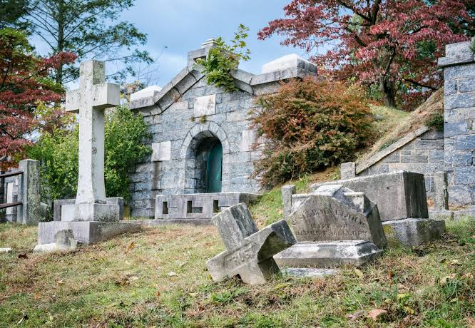 7 Reasons to Choose a Mausoleum Over Ground Burials