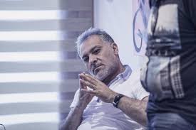 كابوشون باجيت على شكل قالب سكر. ÙˆÙØ§Ø© Ø§Ù„Ù…Ø®Ø±Ø¬ Ø§Ù„Ø³ÙˆØ±ÙŠ Ø­Ø§ØªÙ… Ø¹Ù„ÙŠ ÙÙŠ Ø§Ù„Ù‚Ø§Ù‡Ø±Ø© Ø§Ù„ØªØºØ±ÙŠØ¨Ø© Ø§Ù„Ø£Ø®ÙŠØ±Ø©