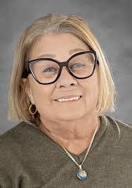 Carmen Levesque's Instagram, Twitter & Facebook