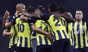 Fenerbahçe ise generalin ilanına fenerbahçe kulübü yalnız kendi kadrosuyla bu maçı şartsız olarak kabul eder. şeklindeki gazete ilanıyla karşılık verdi. Rjuhsax2yfyr0m